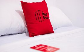 Reddoorz Near Graha Cijantung Mall
