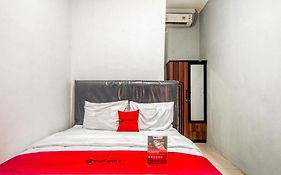 Reddoorz Near Graha Cijantung Mall